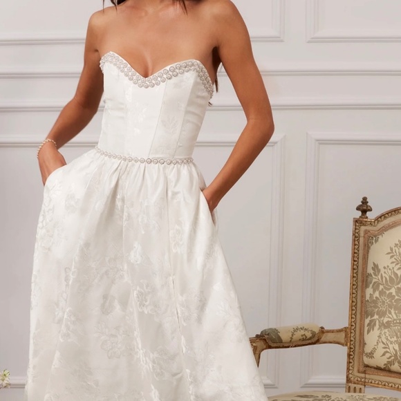 The Lucia Dress in White Baroque Floral V. Chapman corset jacquard - Picture 4 of 13